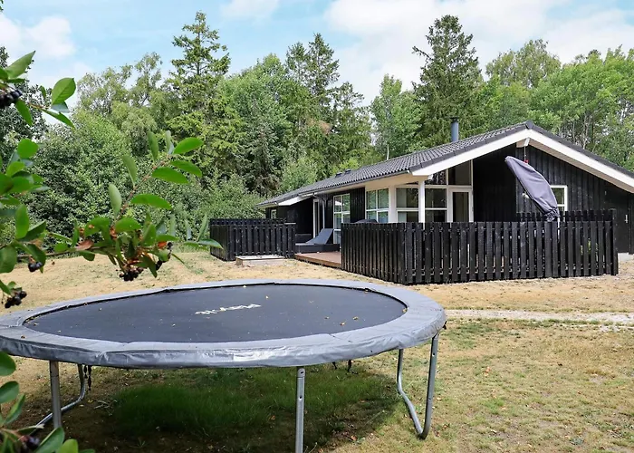 8 Person In Hals-by Traum Hals